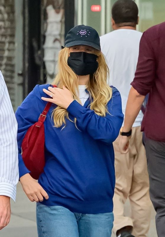 Jennifer Lawrence - Debuts a Crimson Pop for NYC Date Night