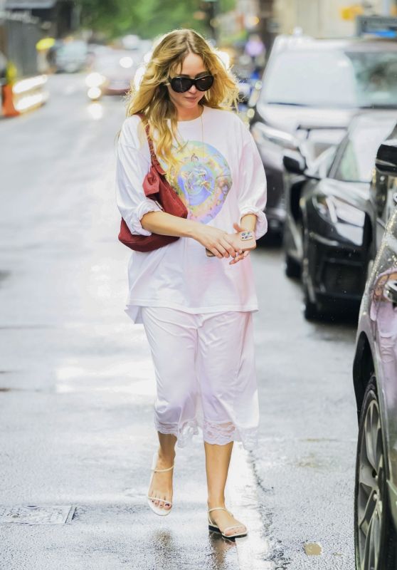 Jennifer Lawrence’s Vintage-Inspired NYC Uniform