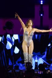 Jennifer Lopez Debuts "Cyber-Glamour" on Istanbul Stage