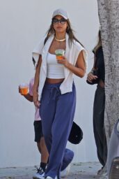 Jessica Alba's Casual Cali-Cool Street Style