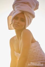 Jessie Murph Unveils Her Sensual SI Swimsuit Debut