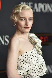 Julia Garner Debuts Gucci Resort 2026 at Weapons Premiere