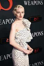 Julia Garner Debuts Gucci Resort 2026 at Weapons Premiere