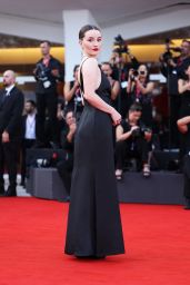 Kaitlyn Dever Debuts Vintage Allure in Venice