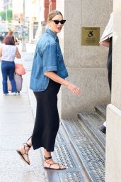Karlie Kloss Debuts Maternity Chic in NYC