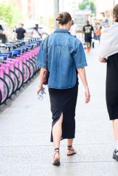 Karlie Kloss Debuts Maternity Chic in NYC