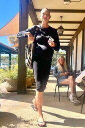 Karlie Kloss's Casual Chic Stroll in Malibu