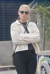 Kate Mara’s Chic Coffee Run, Styled for Los Angeles