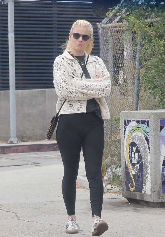 Kate Mara’s Chic Coffee Run, Styled for Los Angeles