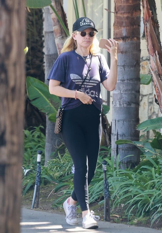 Kate Mara Unveils Athletic-Chic Whimsy in Los Feliz Kate Mara Unveils Athletic-Chic Whimsy in Los Feliz