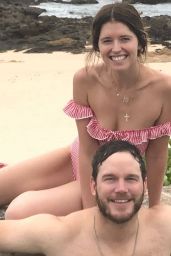 Katherine Schwarzenegger: Effortless Beach Chic Unveiled