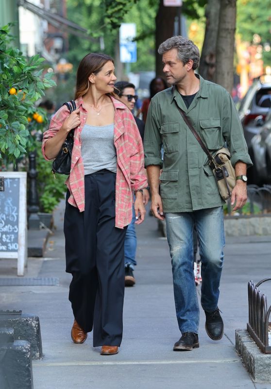 Katie Holmes & Joshua Jackson reunite in New York