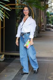 katy perry - out in midtown in a white shirt and jeans, new york city - august 12, 2025 | picture pub
