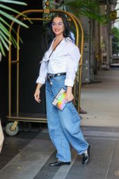 katy perry - out in midtown in a white shirt and jeans, new york city - august 12, 2025 | picture pub