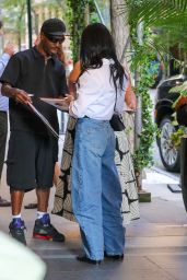 katy perry - out in midtown in a white shirt and jeans, new york city - august 12, 2025 | picture pub