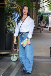 katy perry - out in midtown in a white shirt and jeans, new york city - august 12, 2025 | picture pub