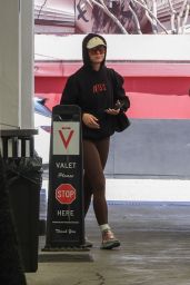 Katy Perry - Skin Care Appointment in Los Angeles