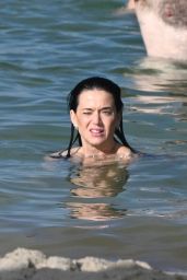 Katy Perry Unveils a New Celebrity Style on Miami Beach