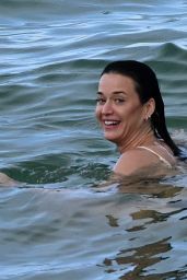 Katy Perry Unveils a New Celebrity Style on Miami Beach