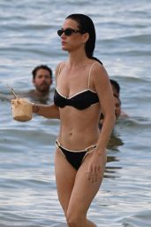 Katy Perry Unveils a New Celebrity Style on Miami Beach