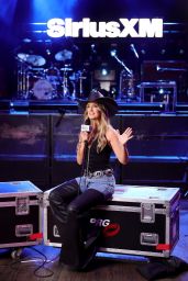 Lainey Wilson Unveils Cowgirl Couture in Los Angeles