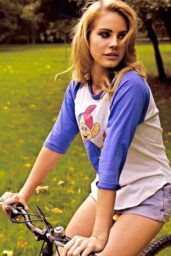 Lana Del Rey’s Kitsch-Chic Debut in 2010