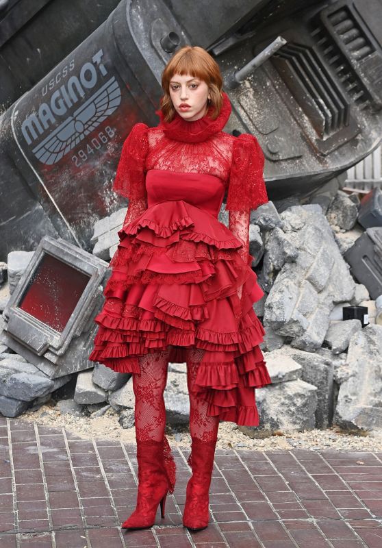 Lily Newmark Debuts Victorian-Cyber Look at "Alien: Earth" London Premiere