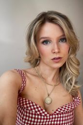 Madison Thompson’s Versatile Style Unveiled