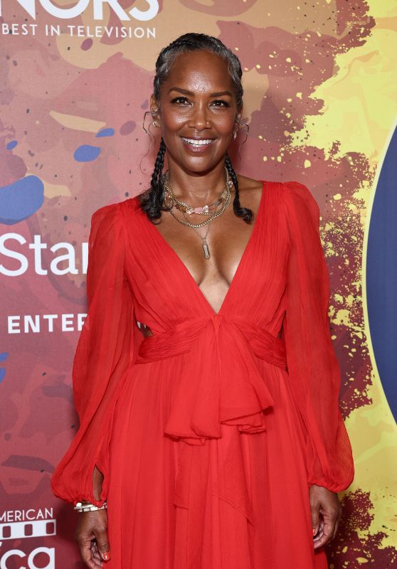 Mara Brock Akil Debuts Braided Elegance at AAFCA TV Honors – Los Angeles 2025