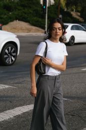 Nailea Devora Unveils Effortless New York Style for UNIQLO