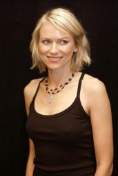 Naomi Watts: Effortless Chic at Le Divorce Presser