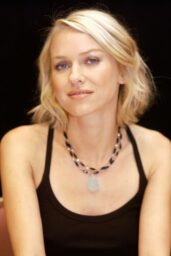 Naomi Watts: Effortless Chic at Le Divorce Presser