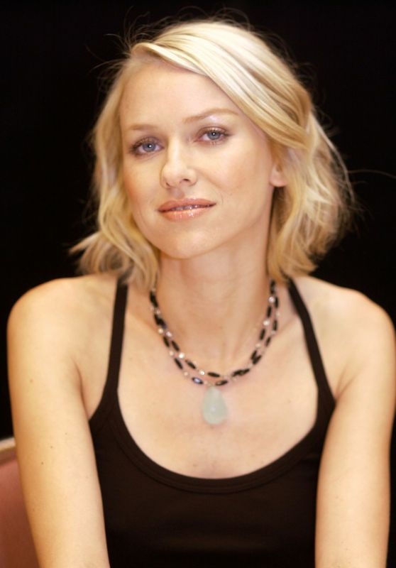 Naomi Watts: Effortless Chic at Le Divorce Presser