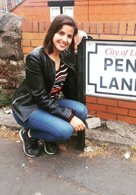 Natalie Gedra Unveils Casual Chic in Liverpool