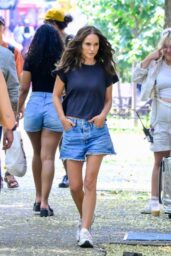 Natalie Portman's Ultimate Summer Uniform on 'Good Sex' Set