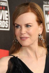 Nicole Kidman Channels Gothic Grace at Critics’ Choice 2011