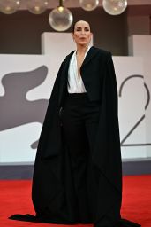 Noomi Rapace attends "Bugonia" Venice red carpet