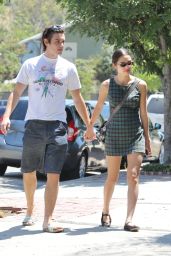 Olivia Rodrigo’s Casual Chic: A Masterclass in Effortless L.A. Style