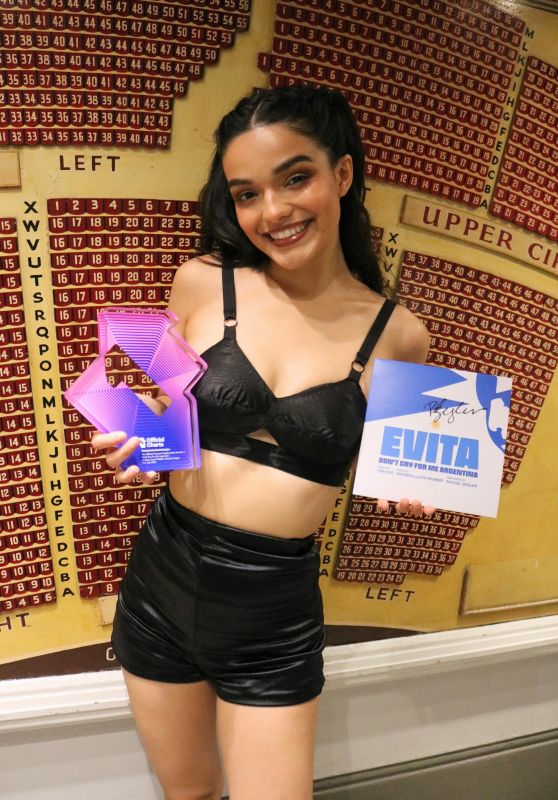 Rachel Zegler Claims Surprise London Number 1 Award
