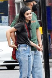 Rachel Zegler’s London Street Style: A Quietly Perfect Fashion Moment