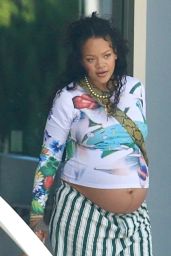 Rihanna 1996 Gucci Bag Pregnancy Style August 2025