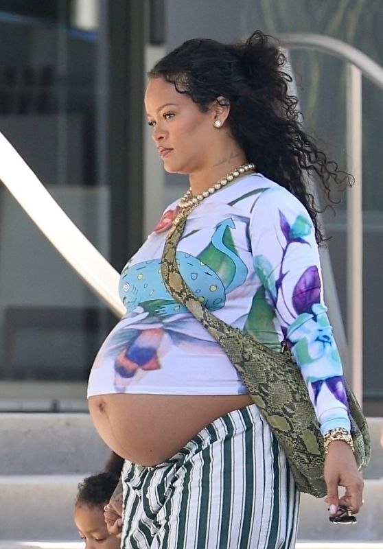 Rihanna 1996 Gucci Bag Pregnancy Style August 2025