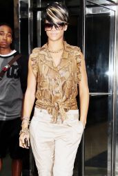 Rihanna’s 2009 Snakeskin Glamour in a NYC Sighting