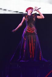 Rihanna’s Whiplash Chic at Staples Center 2010