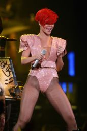 Rihanna’s Whiplash Chic at Staples Center 2010