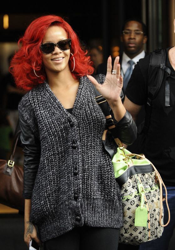 Rihanna Unveils Effortless Chic Leaving Trump Soho NYC – Sept 2010
