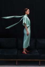  Rose Byrne Unveils Retro-Modern C Magazine Looks