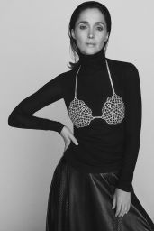  Rose Byrne Unveils Retro-Modern C Magazine Looks