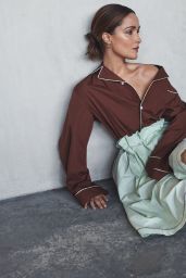  Rose Byrne Unveils Retro-Modern C Magazine Looks