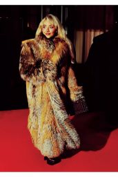Sabrina Carpenter’s Pop-Goddess Glamour for 2025